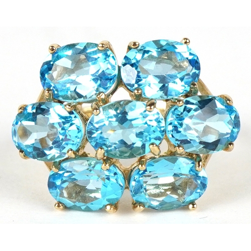 3186 - A 10K gold topaz cluster ring, size P, 5.7g.