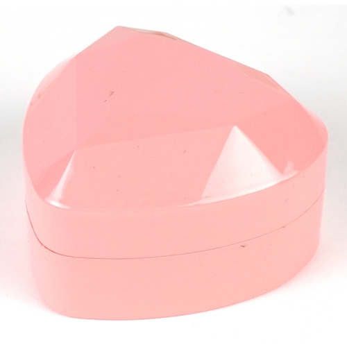 3186 - A 10K gold topaz cluster ring, size P, 5.7g.