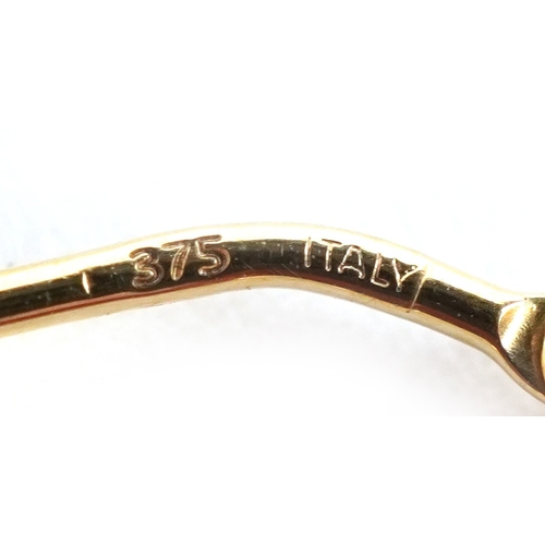 3256 - A pair of as new 9ct gold twisted hoop earrings  retailed by Goldsmiths, with box, 2.3cm in diameter... 