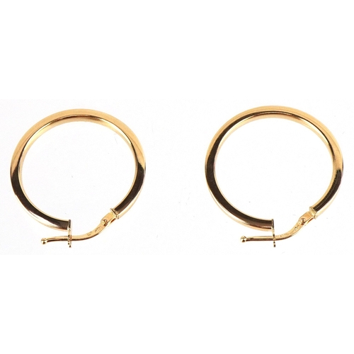 3231 - A pair of as new 9ct gold hoop earrings retailed by Goldsmiths, with box, 2.4cm in diameter, total 1... 