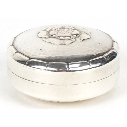 3740 - A Georg Jensen Danish sterling silver pillbox with embossed flower decoration, 3.7cm in diameter, 20... 