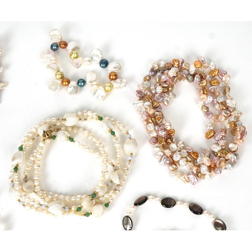 3557 - A large collection of freshwater pearl necklaces and bracelets in various colours including Honora C... 