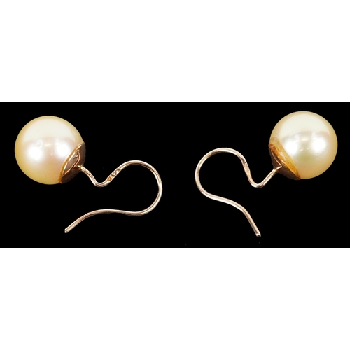 3314 - A pair of 9ct gold cultured pearl earrings, 8.0mm in diameter, total 1.8g.
