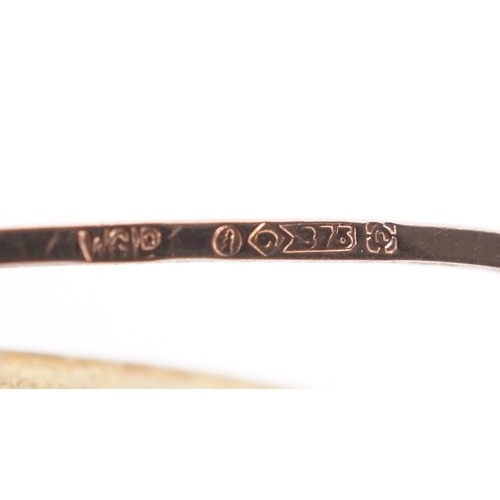 3262 - A 9ct gold simulated pearl pendant, 2.7cm high, 1.8g.