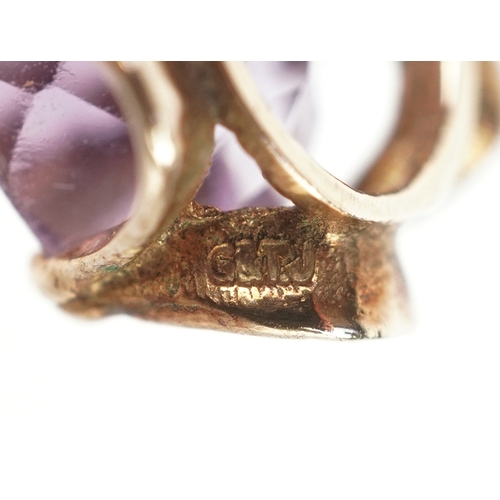 3274 - A 9ct gold amethyst pendant, 2.3cm high, 2.5g.