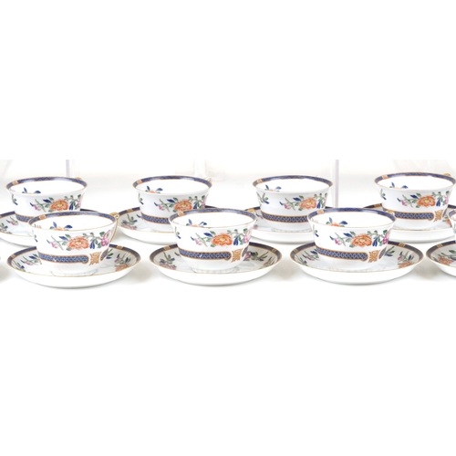 675 - An extensive Narumi Japanese dinner/tea service including fruit bowl, dinner plates, meat platters a... 