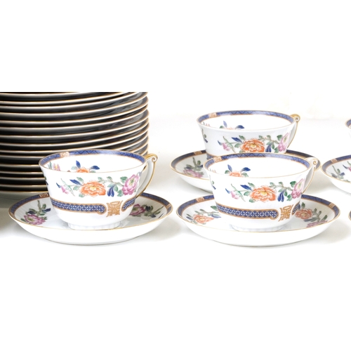 675 - An extensive Narumi Japanese dinner/tea service including fruit bowl, dinner plates, meat platters a... 