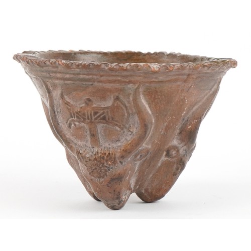1501 - A Minoan style pottery bull and axehead cup, 6cm high.