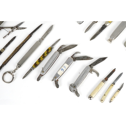 1869 - Vintage and later folding pocket knives and tools including silver plated, mother of pearl and horn ... 