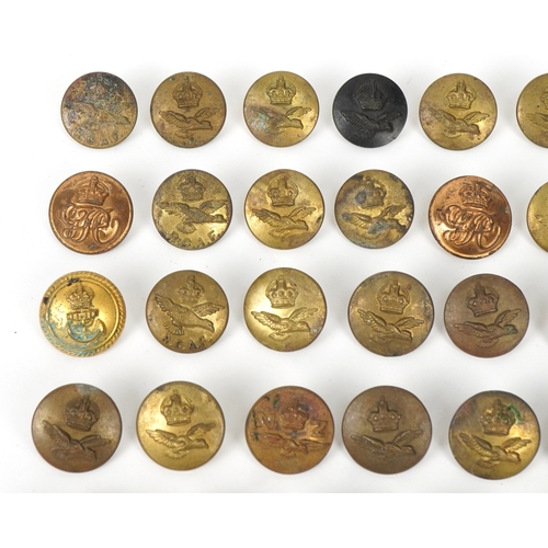 2795 - A collection of military interest uniform buttons, various regiments.