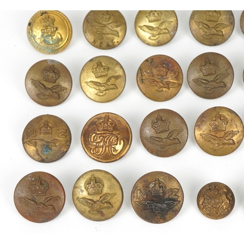 2795 - A collection of military interest uniform buttons, various regiments.