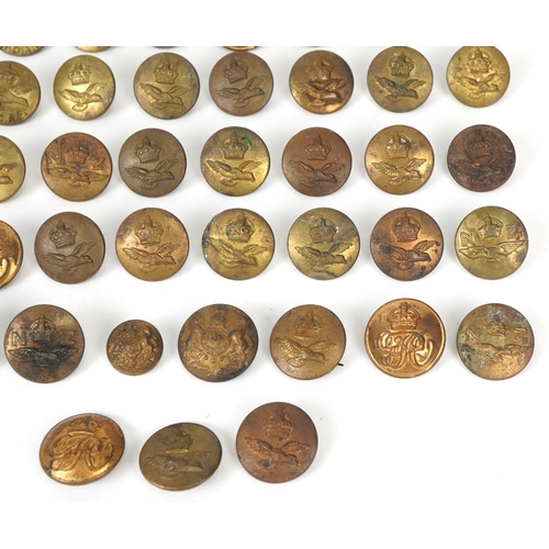 2795 - A collection of military interest uniform buttons, various regiments.