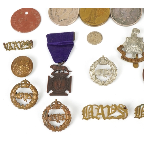 2647 - British military World War I and World War II medals and militaria including a medal group with Indi... 