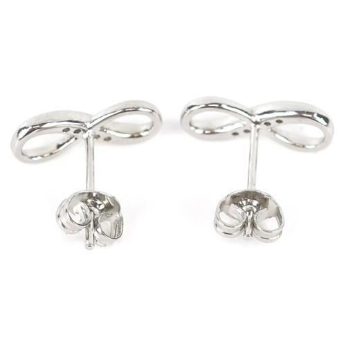 3435 - A silver infinity jewellery suite set with clear stones comprising necklace, bracelet and stud earri... 