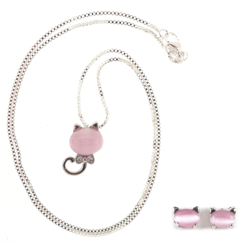 3451 - A silver and pink cat's eye pendant on chain and matching stud earrings in the form of cat heads, th... 