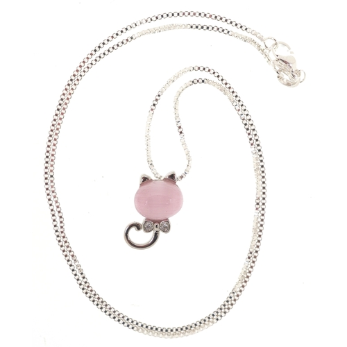 3451 - A silver and pink cat's eye pendant on chain and matching stud earrings in the form of cat heads, th... 