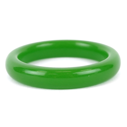 3354 - A Chinese green stone bangle, 7.5cm in diameter, 56.2g.