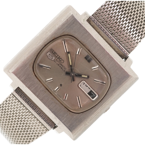 3329 - Seiko, a vintage gentlemen's Seiko 5 6119-5400 automatic wristwatch, the case numbered 1N3568, the c... 