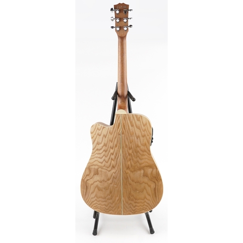 2586 - A Gear4music six string electro-acoustic guitar, model SCBUSK100NT, 104cm in length.