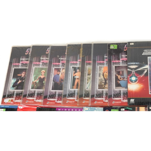 2625 - A collection of laser disc extended play film sound tracks including The Rambo Trilogy, Disney's Tro... 