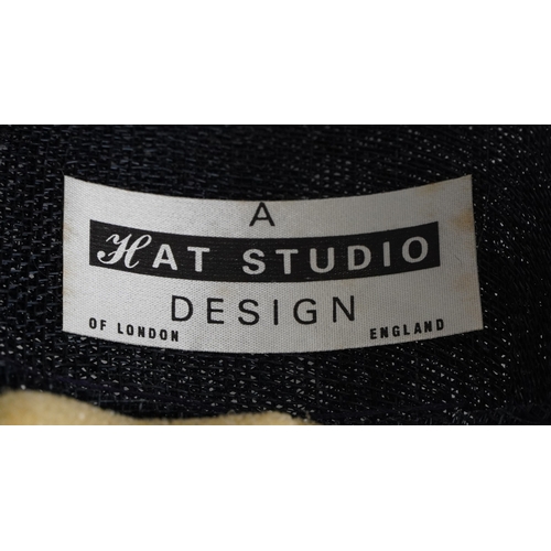 1030A - Three vintage ladies hats in a hatbox.