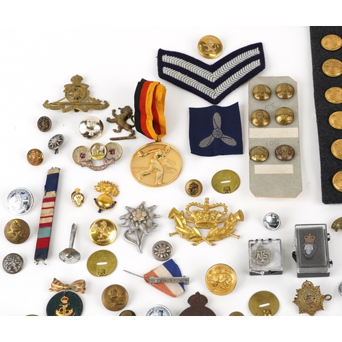 2808 - A large collection of British military interest cap badges and uniform buttons, various regiments.