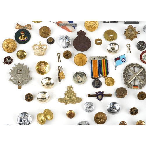2808 - A large collection of British military interest cap badges and uniform buttons, various regiments.