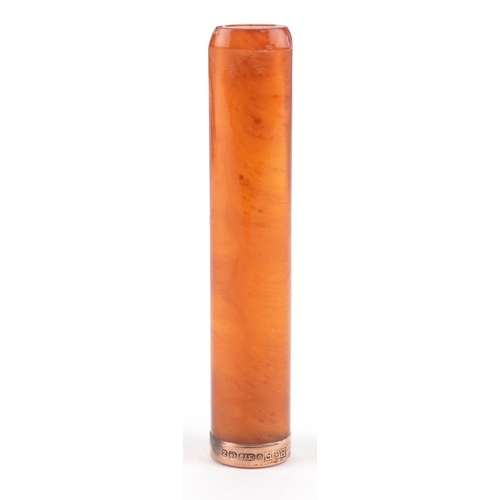 302 - Hayes & Finch, an amber coloured cheroot holder with a 9ct gold mount, Birmingham 1924, 6.5cm wide, ... 