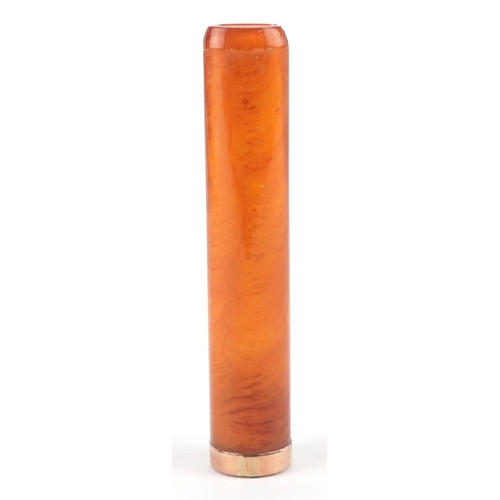 302 - Hayes & Finch, an amber coloured cheroot holder with a 9ct gold mount, Birmingham 1924, 6.5cm wide, ... 