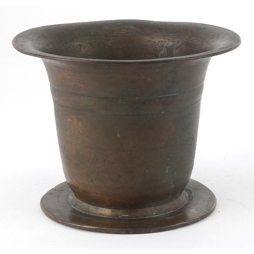 1850 - A 17th century bronze mortar, 9.5cm high, 720.0g.