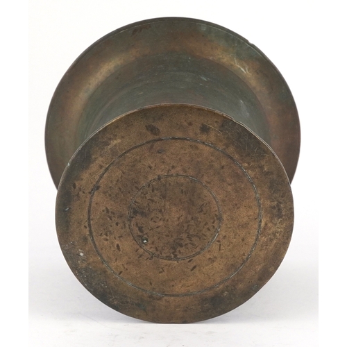 1850 - A 17th century bronze mortar, 9.5cm high, 720.0g.