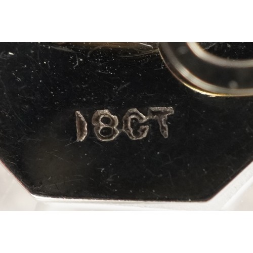 3124 - A set of 18ct white gold enamel and quartz gentlemen's dress studs and cufflinks, each set with a se... 