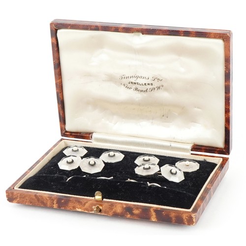 3124 - A set of 18ct white gold enamel and quartz gentlemen's dress studs and cufflinks, each set with a se... 