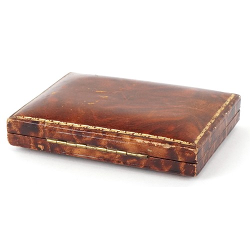 3124 - A set of 18ct white gold enamel and quartz gentlemen's dress studs and cufflinks, each set with a se... 