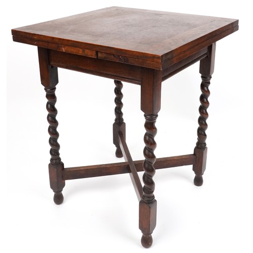 2098 - A small George V oak draw leaf table raised on barley twist supports, 75cm H x 61cm W x 60cm D.