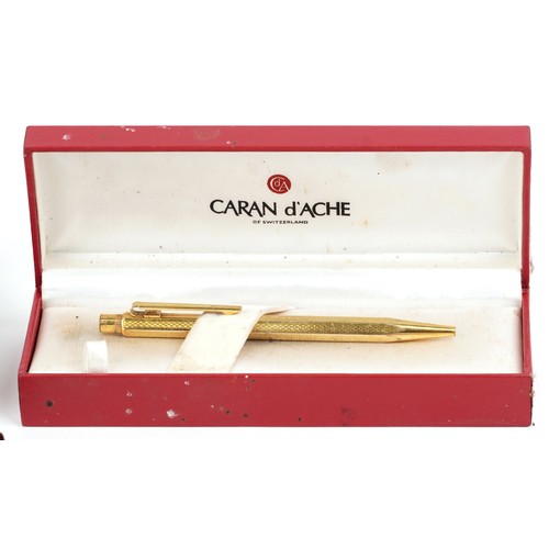 1801 - Vintage and later fountain pens and ballpoint pens including Calibre, Waterman and Papermate.