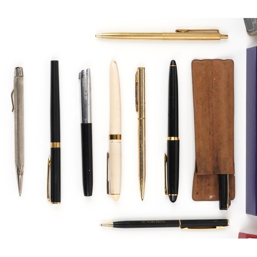 1801 - Vintage and later fountain pens and ballpoint pens including Calibre, Waterman and Papermate.