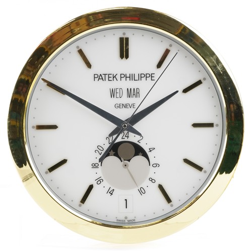 1609 - A Patek Philippe design dealer's display wall clock, 40cm in diameter.