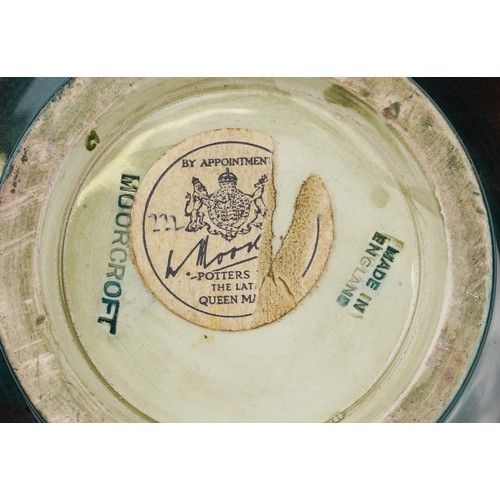 179 - A Moorcroft pottery pot and cover hand painted in the Hibiscus pattern, bearing paper label to the b... 