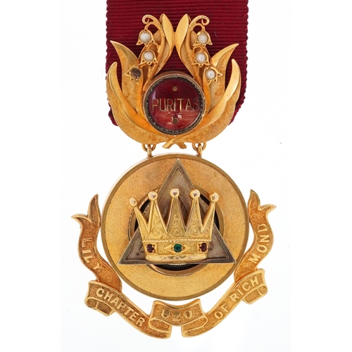 611 - Of masonic interest, a Lily Chapter of Richmond 9ct gold medal presented to M.E. Comp. C L Owers in ... 