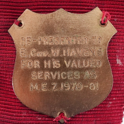 611 - Of masonic interest, a Lily Chapter of Richmond 9ct gold medal presented to M.E. Comp. C L Owers in ... 