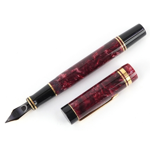 59 - A Parker Duofold red marbleised fountain pen having 18ct gold nib, with box, 13.5cm in length.