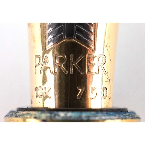 59 - A Parker Duofold red marbleised fountain pen having 18ct gold nib, with box, 13.5cm in length.