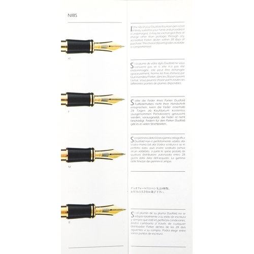 59 - A Parker Duofold red marbleised fountain pen having 18ct gold nib, with box, 13.5cm in length.