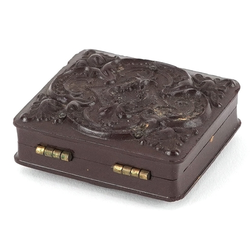 107 - A Victorian thermo-plastic daguerreotype photograph case, 5cm high.