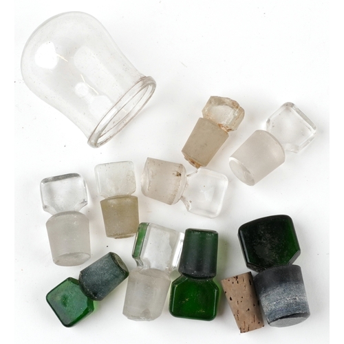 88 - A large collection of early 20th century pharmaceutical/apothecary glass jars, mostly with stoppers,... 