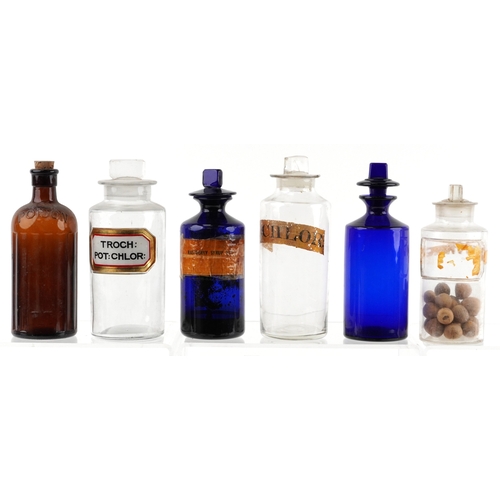82 - A collection of early 20th century and later apothecary/pharmaceutical glass jars with stoppers, the... 
