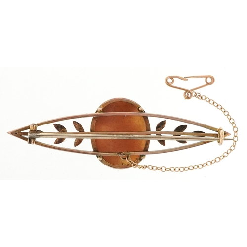  A 9ct gold cameo shell bar brooch carved with a gladiator, 6cm wide, 6.3g.