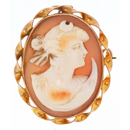  A 9ct gold mounted cameo brooch carved with the goddess Nyx, 3.4cm high, 7.6g.