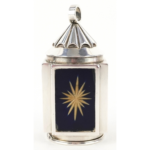  Louis Dee, Victorian silver vesta case in the form of a carriage lantern with starburst etched glass... 